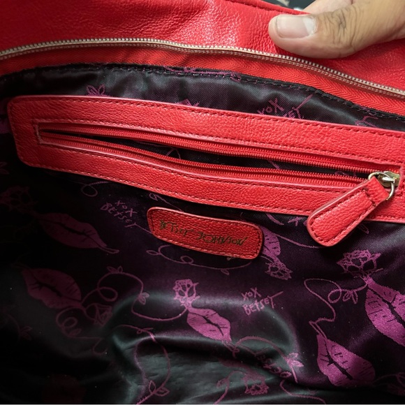 Betsey Johnson Red Heart Shape Quilted Bag with Gold hardware - Picture 7 of 12